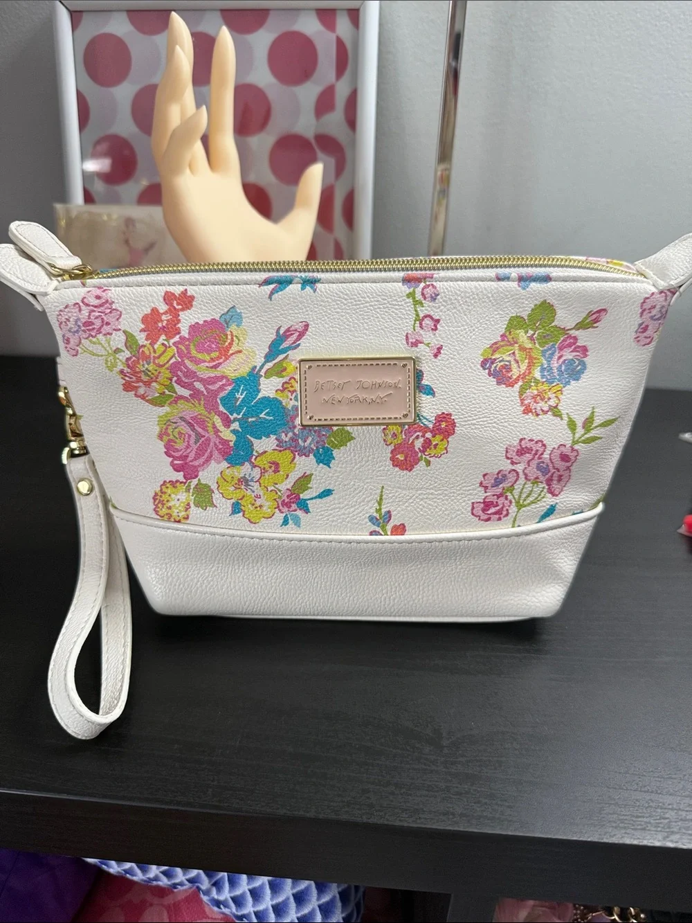Betsey Johnson NWOT White Floral Wristlet/Cosmetic Bag
